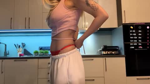 Snapshot of raeannschemmer chatting on 25, 2, 2026 Mila online show from 25, 2, 2026