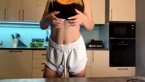 Snapshot of raeannschemmer chatting on 18, 3, 2026 Mila online show from 18, 3, 2026