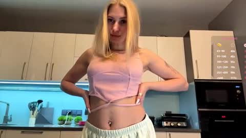 Snapshot of raeannschemmer chatting on 19, 3, 2026 Mila online show from 19, 3, 2026