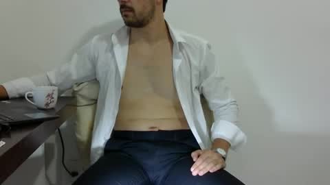 Snapshot of rafaelssk chatting on 5, 3, 2025 elenacam online show from 5, 3, 2025