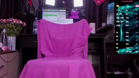 Laura online show from 25, 11, 2025