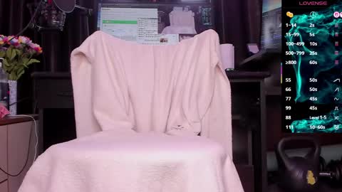 Snapshot of raissa_sky26 chatting on 18, 5, 2026 Laura online show from 18, 5, 2026
