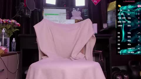 Snapshot of raissa_sky26 chatting on 9, 6, 2026 Laura online show from 9, 6, 2026