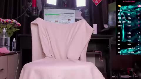 Snapshot of raissa_sky26 chatting on 12, 6, 2026 Laura online show from 12, 6, 2026