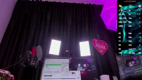 Snapshot of raissa_sky26 chatting on 26, 6, 2026 Laura online show from 26, 6, 2026
