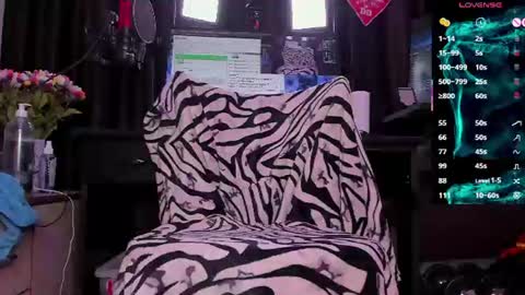 Snapshot of raissa_sky26 chatting on 9, 7, 2026 Laura online show from 9, 7, 2026