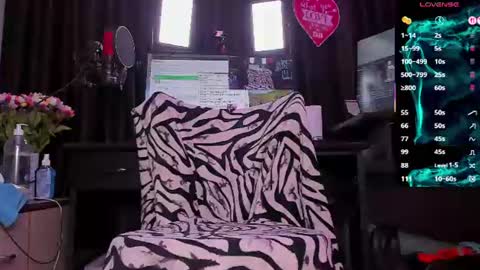 Snapshot of raissa_sky26 chatting on 13, 7, 2026 Laura online show from 13, 7, 2026