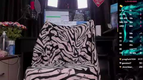 Snapshot of raissa_sky26 chatting on 20, 7, 2026 Laura online show from 20, 7, 2026