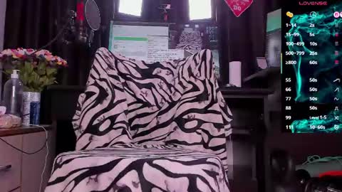 Snapshot of raissa_sky26 chatting on 23, 7, 2026 Laura online show from 23, 7, 2026