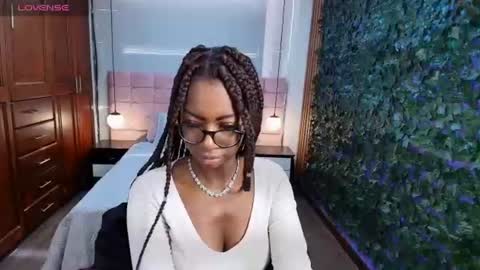 Snapshot of raqueljones_ chatting on 1, 7, 2026 Raquel online show from 1, 7, 2026