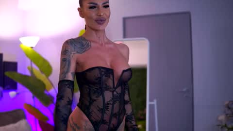 Snapshot of raquellevon chatting on 23, 11, 2025 Raquelle online show from 23, 11, 2025