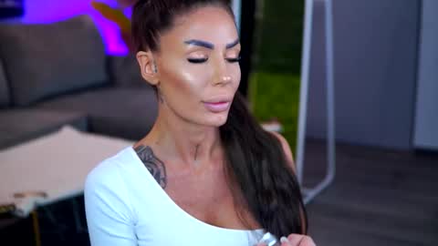 Snapshot of raquellevon chatting on 5, 2, 2026 Raquelle online show from 5, 2, 2026