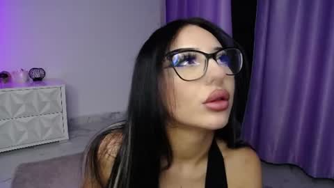 Raven Foxxy online show from 6, 8, 2026