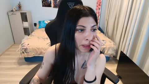 raven_haired_goddess online show from 1, 5, 2026