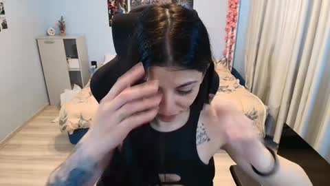 raven_haired_goddess online show from 4, 5, 2026