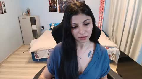raven_haired_goddess online show from 16, 6, 2026