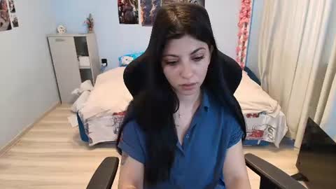 raven_haired_goddess online show from 21, 6, 2026