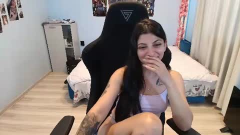 Snapshot of raven_haired_goddess chatting on 24, 7, 2026 raven_haired_goddess online show from 24, 7, 2026