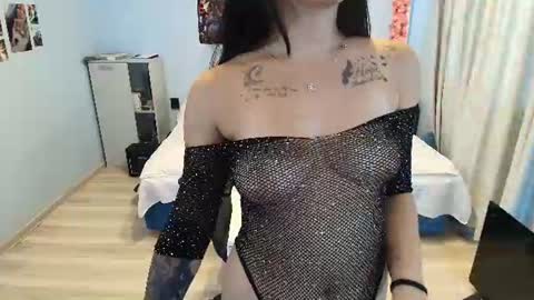 Snapshot of raven_haired_goddess chatting on 28, 7, 2026 raven_haired_goddess online show from 28, 7, 2026