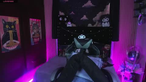 Snapshot of ravencollen chatting on 18, 5, 2026 ravencollen online show from 18, 5, 2026