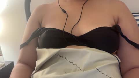 Snapshot of ravenelizabeth1 chatting on 3, 8, 2026 Raven online show from 3, 8, 2026
