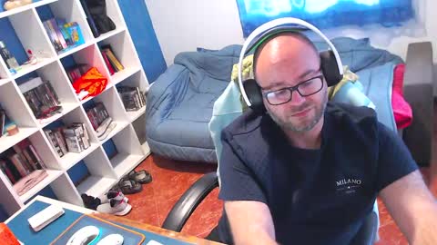 ravingr3d3 online show from 6, 5, 2026