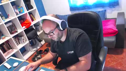ravingr3d3 online show from 7, 5, 2026