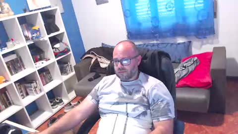 ravingr3d3 online show from 25, 6, 2026