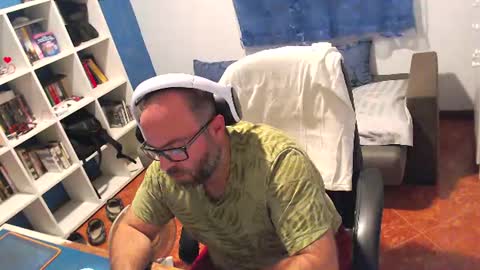 ravingr3d3 online show from 7, 7, 2026