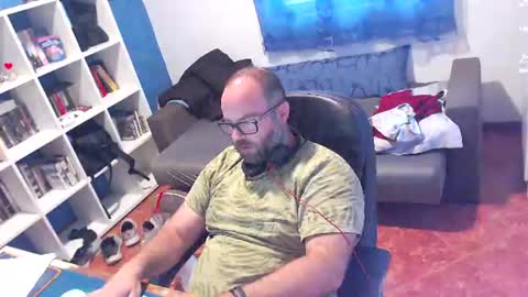 ravingr3d3 online show from 8, 7, 2026
