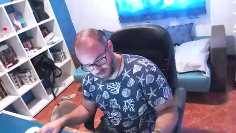 ravingr3d3 online show from 17, 7, 2026