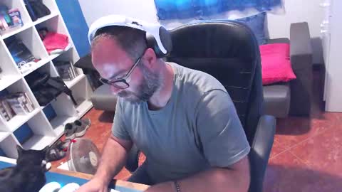 ravingr3d3 online show from 28, 7, 2026
