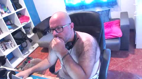 ravingr3d3 online show from 4, 8, 2026
