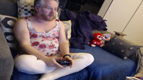 Snapshot of raymondsun chatting on 24, 12, 2024 Sunshine Ray online show from 24, 12, 2024