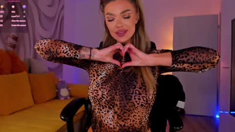 raysalexis19 online show from 20, 1, 2025