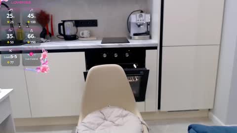 Snapshot of re_jeena chatting on 4, 12, 2024 Hayley online show from 4, 12, 2024