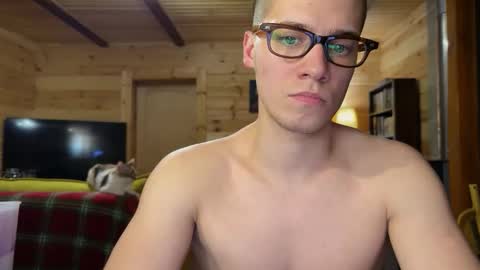 Snapshot of realsupermichael chatting on 16, 3, 2026 AliceEve online show from 16, 3, 2026