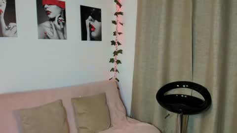 Rebeca Marchetti online show from 21, 7, 2026