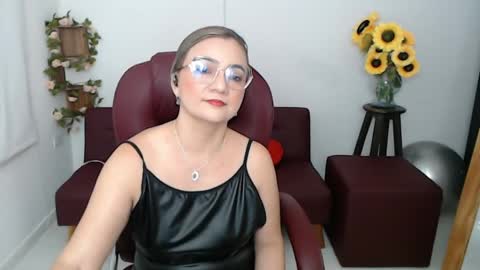 Snapshot of rebeca_milf chatting on 13, 5, 2026 REBECA online show from 13, 5, 2026