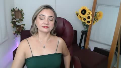 Snapshot of rebeca_milf chatting on 23, 6, 2026 REBECA online show from 23, 6, 2026