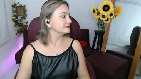 Snapshot of rebeca_milf chatting on 5, 7, 2026 REBECA online show from 5, 7, 2026