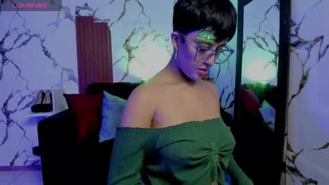 Snapshot of rebeka_baker chatting on 8, 10, 2025 REBEKA online show from 8, 10, 2025