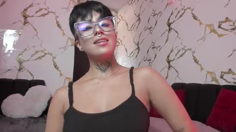 Snapshot of rebeka_baker chatting on 1, 12, 2025 REBEKA online show from 1, 12, 2025