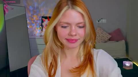 Snapshot of red__candy chatting on 26, 11, 2025 red__candy online show from 26, 11, 2025