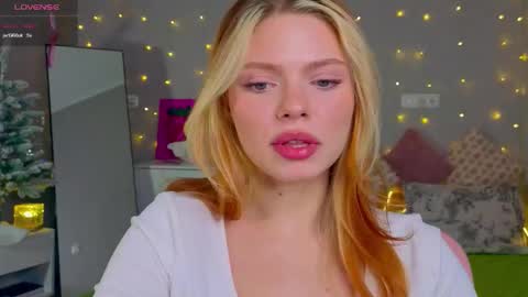 Snapshot of red__candy chatting on 16, 12, 2025 red__candy online show from 16, 12, 2025