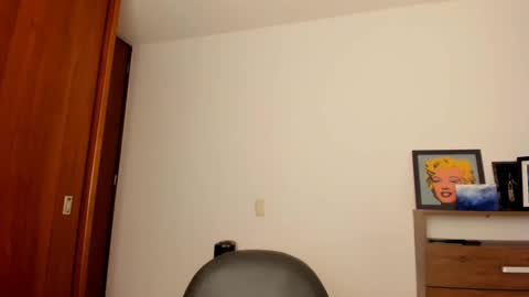 red_flower203 online show from 5, 1, 2025