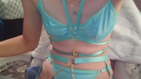 Snapshot of red_on_fire69 chatting on 13, 11, 2025 Red online show from 13, 11, 2025