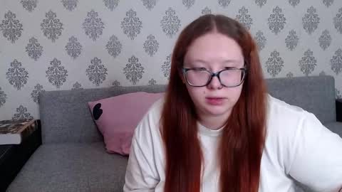 Snapshot of redchloee chatting on 19, 10, 2025 Chloe online show from 19, 10, 2025