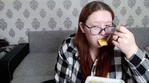 Snapshot of redchloee chatting on 21, 10, 2025 Chloe online show from 21, 10, 2025