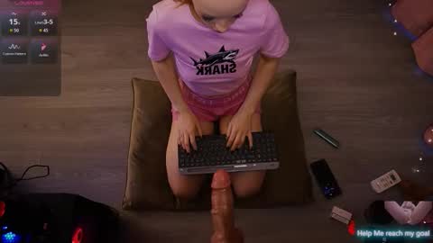 Redhead Shark online show from 8, 11, 2025